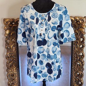 Fashion says 'me too' style says 'only me' Blue + White Top Ladies Size L